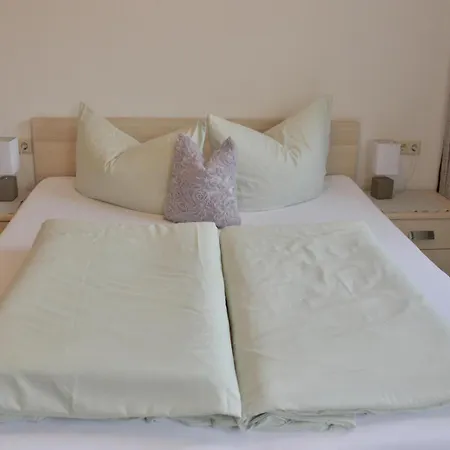 In Near Stubai Glacier Skiing